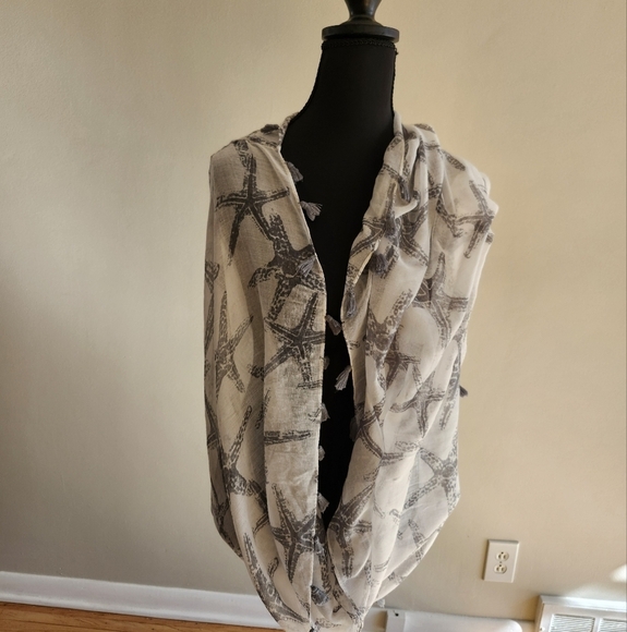 Do everything in love Starfish Patterned Scarf - Picture 1 of 5